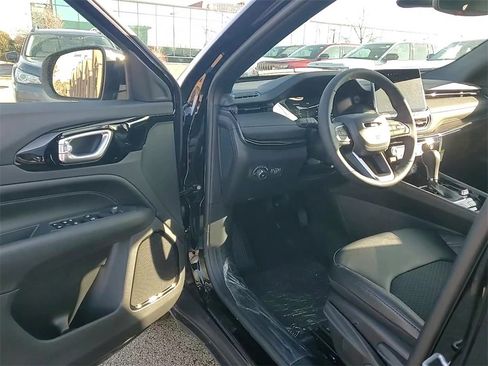 New 2026 Jeep Compass Latitude image 8