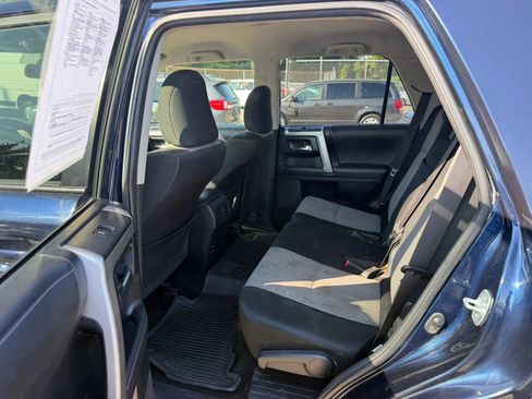 Used 2018 Toyota 4Runner SR5 AWD/4WD image 31