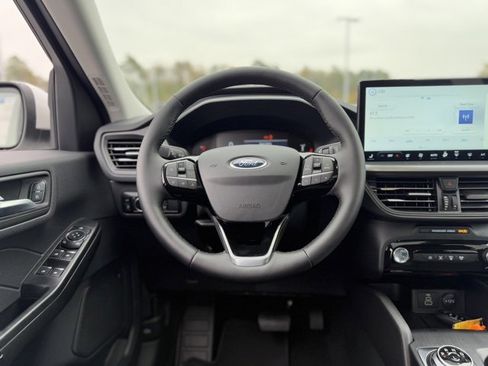 New 2025 Ford Escape SE image 14