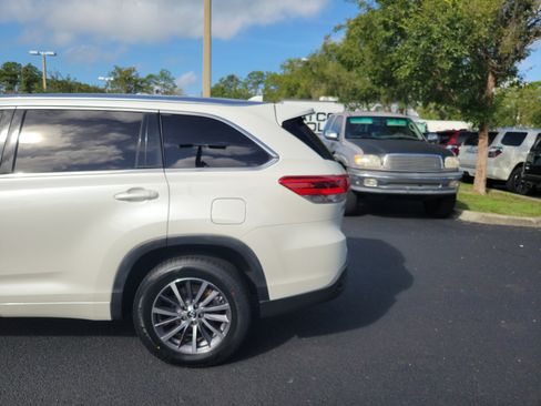 Used 2018 Toyota Highlander XLE FWD image 4