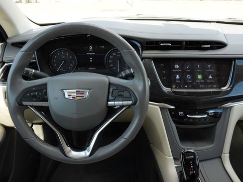 Certified 2022 Cadillac XT6 Premium Luxury w/ Technology Package image 9