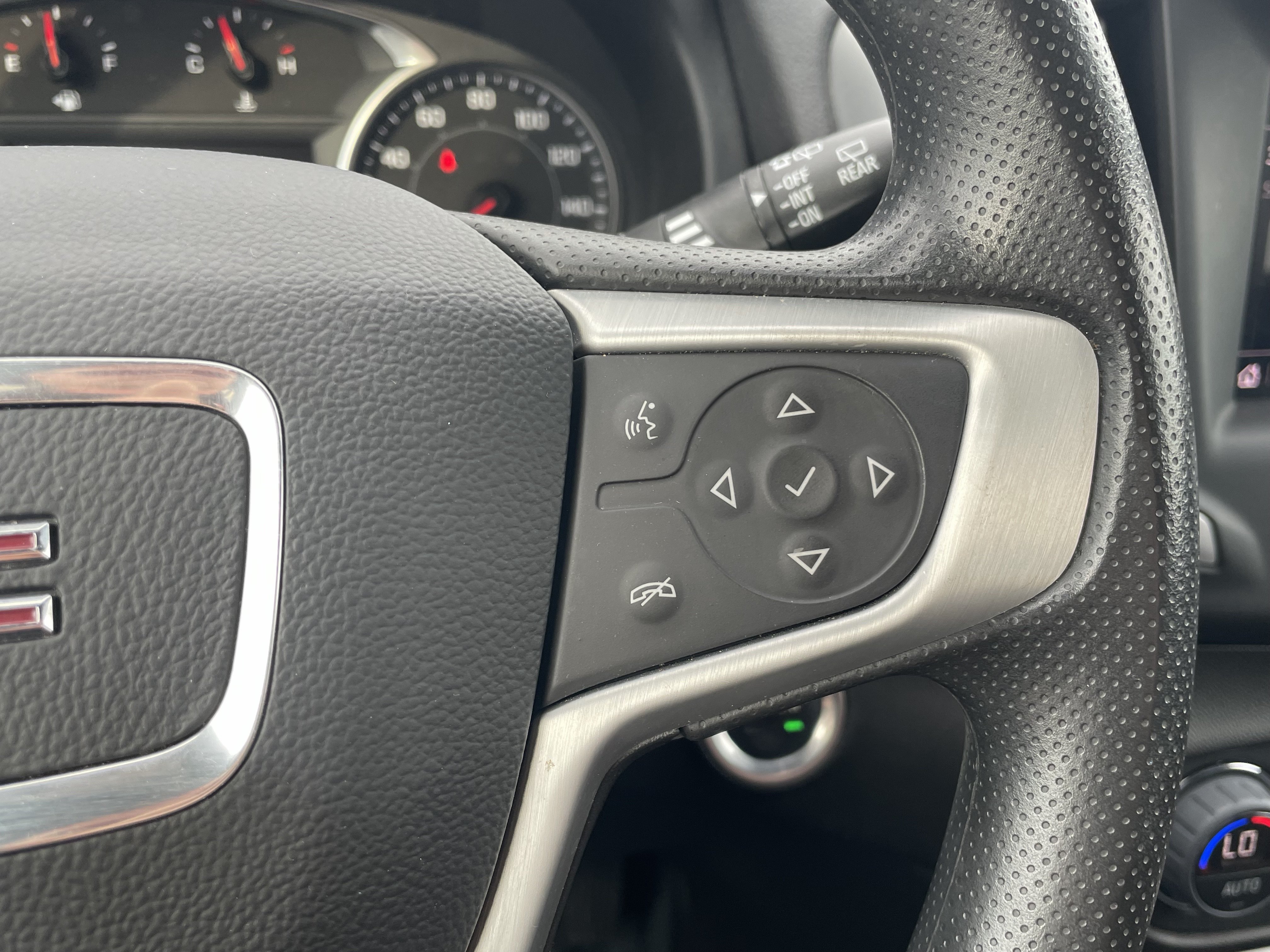 Certified 2023 GMC Terrain SLE w/ Driver Convenience Package AWD/4WD image 31