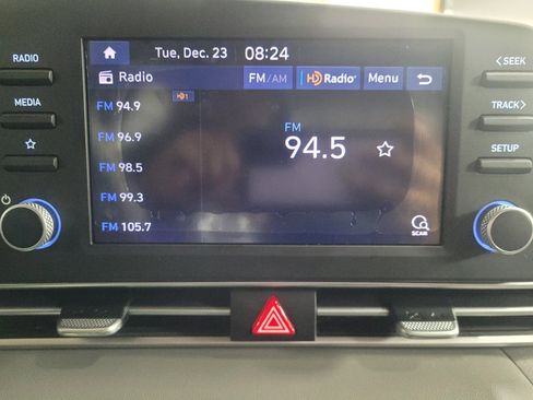 Used 2021 Hyundai Elantra SE image 25