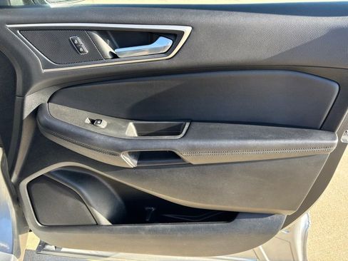 Used 2022 Ford Edge SEL image 16