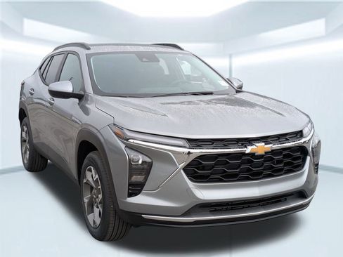 New 2026 Chevrolet Trax LT w/ Driver Confidence Package image 8