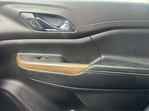 Used 2020 GMC Acadia SLE w/ Driver Convenience Package image 29