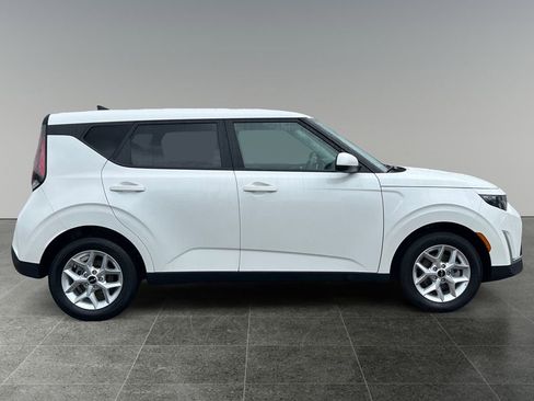 Used 2025 Kia Soul S FWD image 9