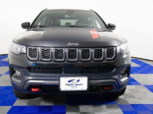 Used 2024 Jeep Compass Trailhawk image 2