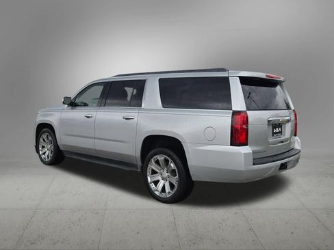 Used 2016 Chevrolet Suburban LT RWD image 4