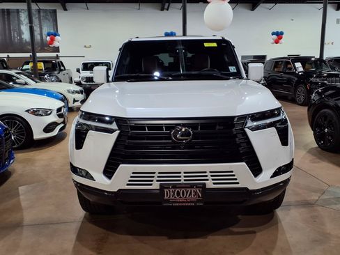 Used 2024 Lexus GX 550 w/ Accessory Package (2T) AWD/4WD image 2
