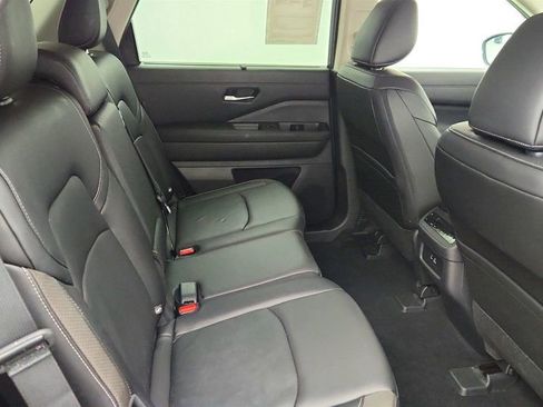 Used 2024 Nissan Pathfinder SL image 24