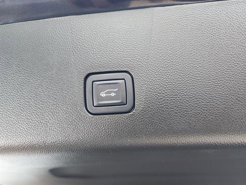 Used 2022 Chevrolet Traverse RS w/ LPO, Floor Liner Package AWD/4WD image 37