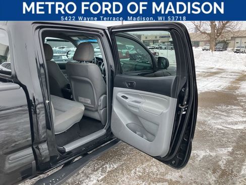 Used 2013 Toyota Tacoma Base image 40