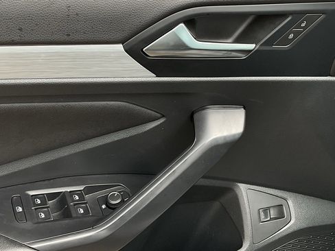 Used 2025 Volkswagen Jetta Sport image 12