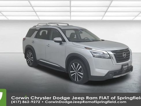 Used 2023 Nissan Pathfinder Platinum w/ Cargo Package image 3