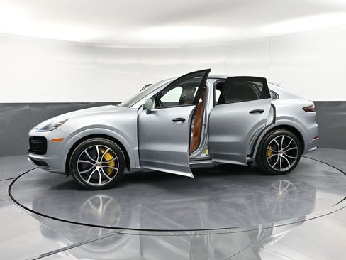 Certified 2023 Porsche Cayenne Turbo AWD/4WD image 40