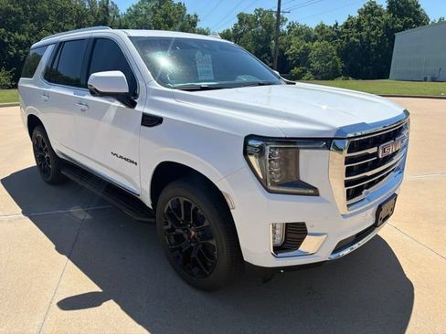 Used 2024 GMC Yukon SLT w/ SLT Premium Package AWD/4WD image 7