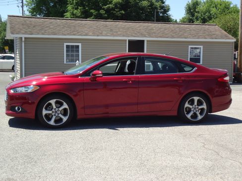 Used 2015 Ford Fusion SE FWD image 6