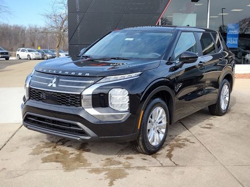 New 2026 Mitsubishi Outlander ES image 1