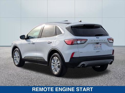 Used 2022 Ford Escape SE image 3