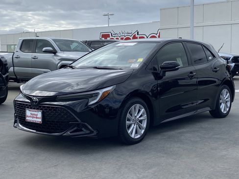 Certified 2024 Toyota Corolla SE w/ SE Package FWD image 6