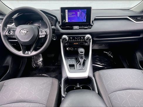 Used 2025 Toyota RAV4 XLE AWD/4WD image 19