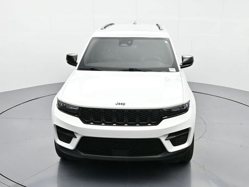 Certified 2024 Jeep Grand Cherokee Altitude image 38