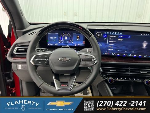 Used 2025 Chevrolet Traverse Z71 w/ Enhanced Driving Package AWD/4WD image 29