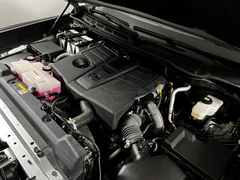 Used 2024 Toyota Tundra Limited image 11