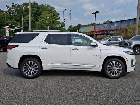 Certified 2023 Chevrolet Traverse Premier FWD image 7