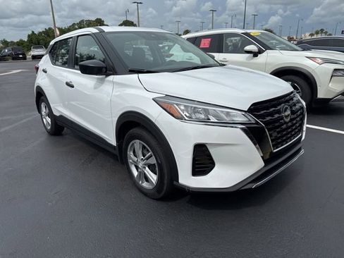 Used 2025 Nissan Kicks Play S FWD image 1