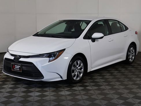 Used 2024 Toyota Corolla LE image 5