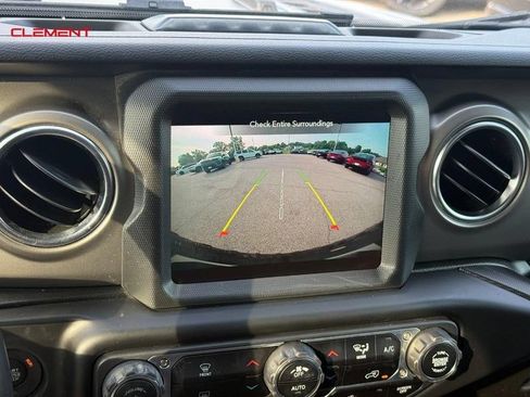 Used 2022 Jeep Wrangler Unlimited Rubicon 4xe AWD/4WD image 26