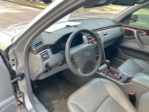 Used 2000 Mercedes-Benz E 320 Sedan image 6