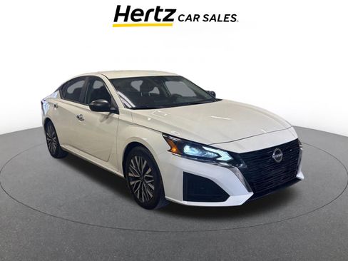 Used 2025 Nissan Altima 2.5 SV image 1