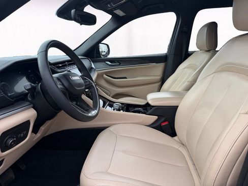 Used 2023 Jeep Grand Cherokee Limited image 9