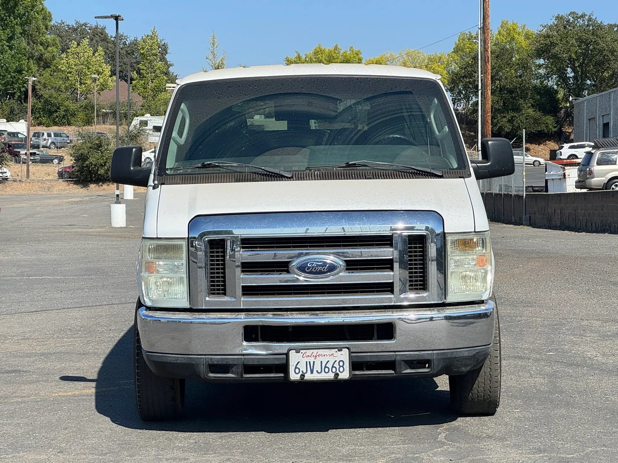 Used 2010 Ford E-350 and Econoline 350 XLT RWD image 2