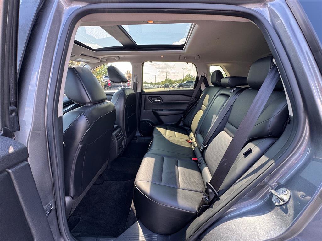 Used 2024 Nissan Rogue SV w/ SV Premium Package FWD image 12