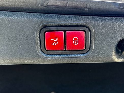 Used 2019 Mercedes-Benz E 300 image 30