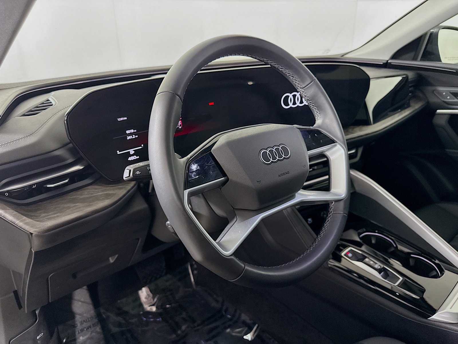 Used 2025 Audi Q5 Premium w/ Convenience Package AWD/4WD image 4