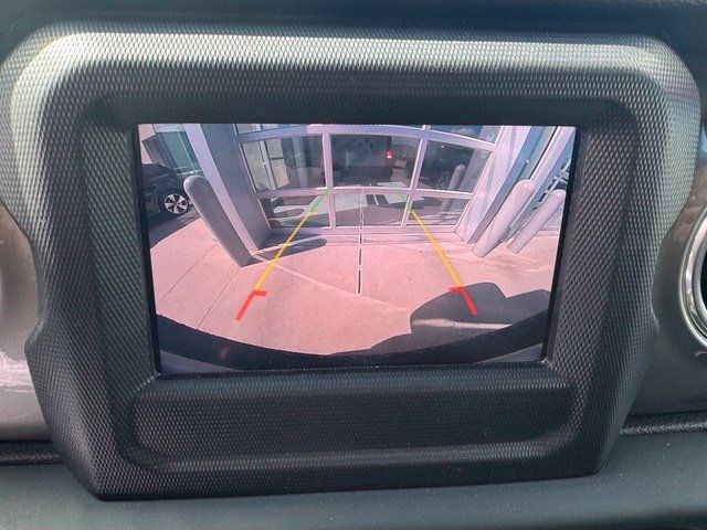 Used 2018 Jeep Wrangler Unlimited Sahara w/ Cold Weather Group AWD/4WD image 4