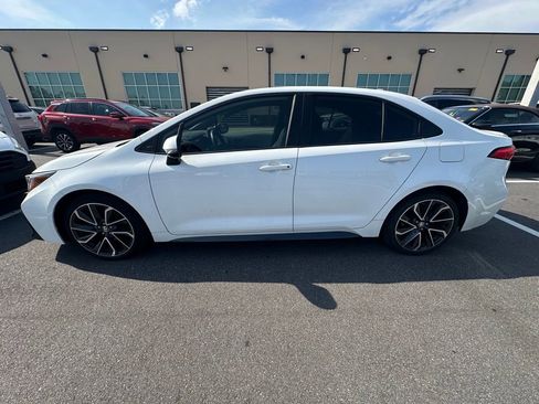 Used 2022 Toyota Corolla SE FWD image 2