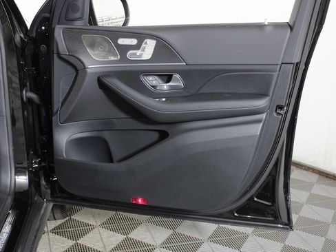 Used 2025 Mercedes-Benz GLS 450 4MATIC image 34