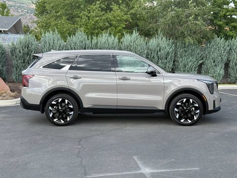 Used 2025 Kia Sorento EX AWD/4WD image 7