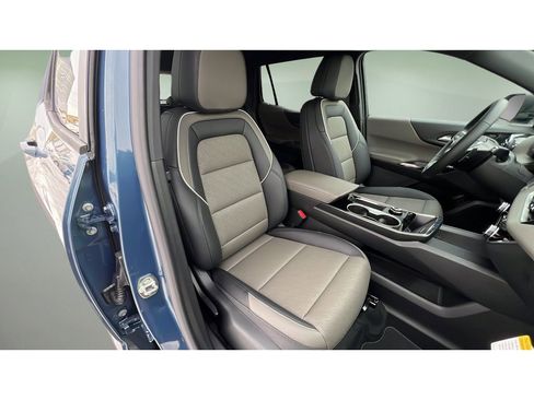 New 2026 Chevrolet Equinox LT w/ Convenience Package II AWD/4WD image 32