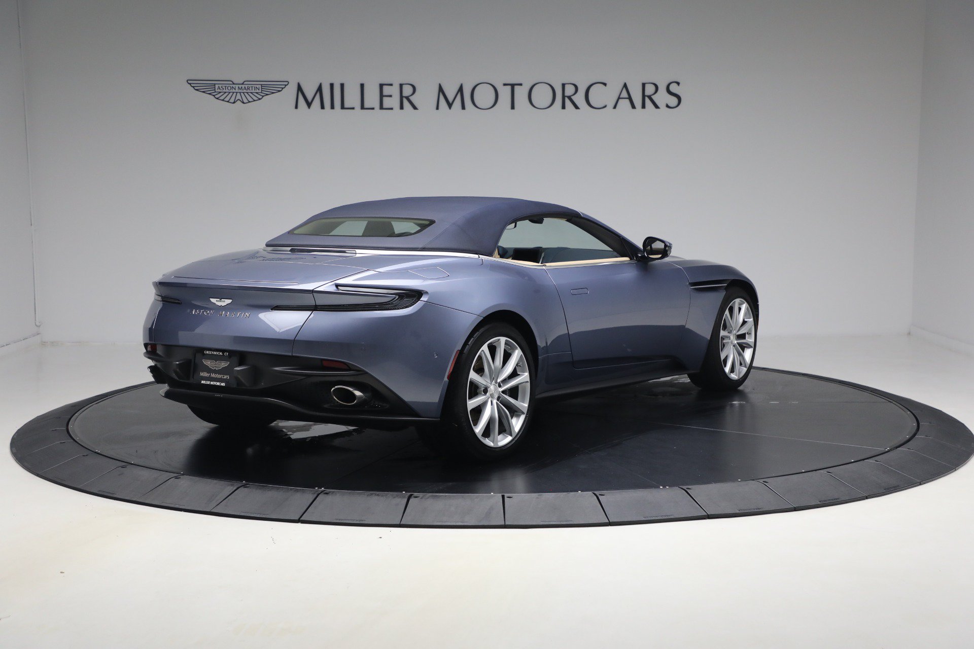 Used 2022 Aston Martin DB11 Volante RWD image 22