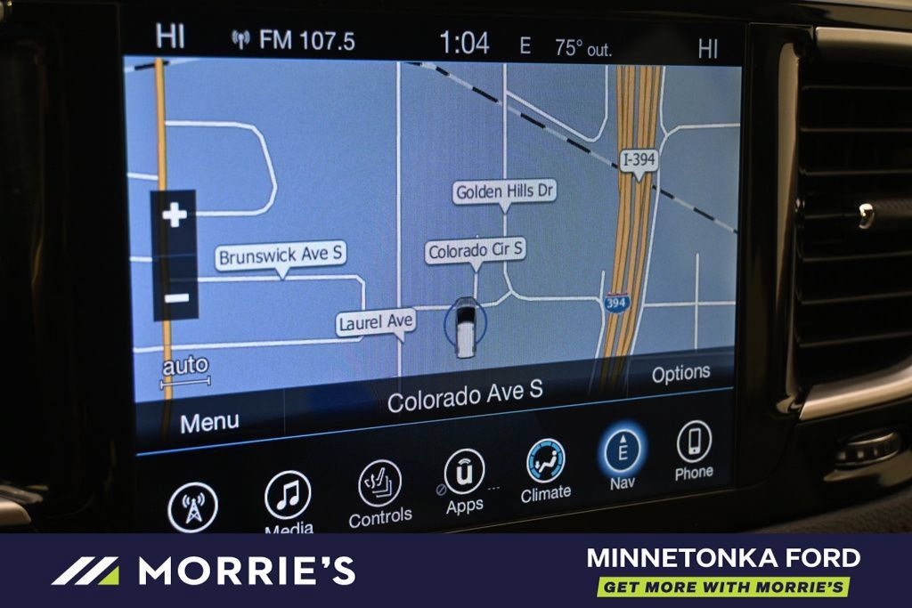 Used 2017 Chrysler Pacifica Limited FWD image 35