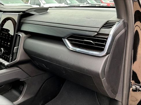 Used 2024 GMC Acadia Elevation image 19