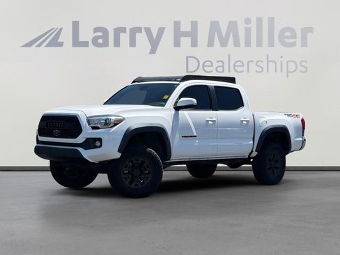 Used 2018 Toyota Tacoma TRD Off-Road AWD/4WD image 1