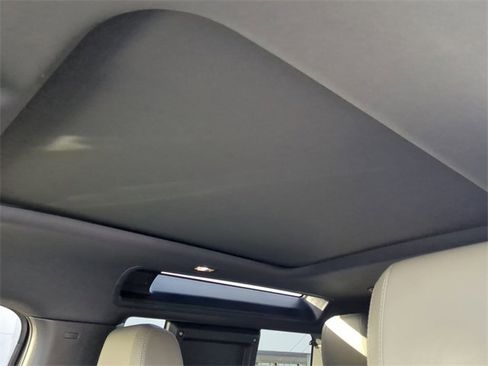 Used 2023 Land Rover Defender 90 SE image 20